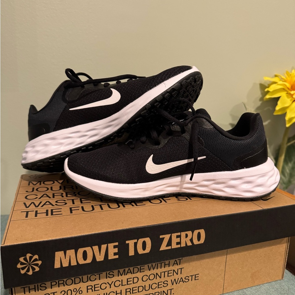 NWT Nike Black Sneakers never worn